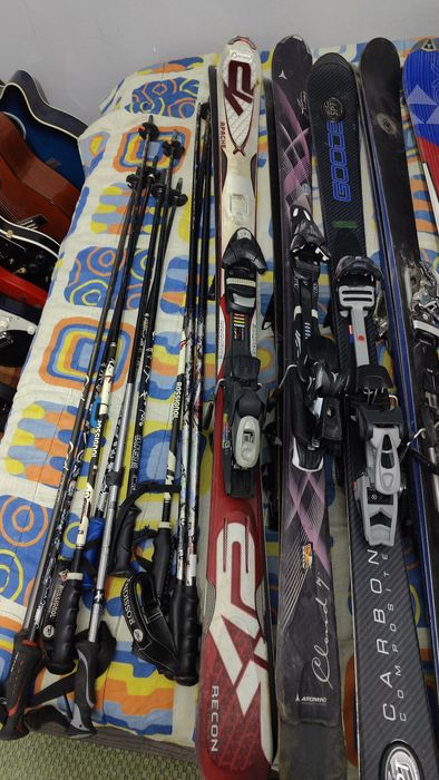 Esquis de carbono ou fibra