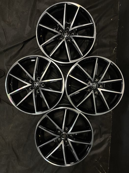 Диски R18 5x114.3 Et40 8J. Toyota Camry Corolla Avalon Hyundai Santa F