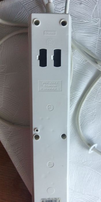 Przedłużacz elektryczny 5 punktowy z uziemieniem 3 mb.