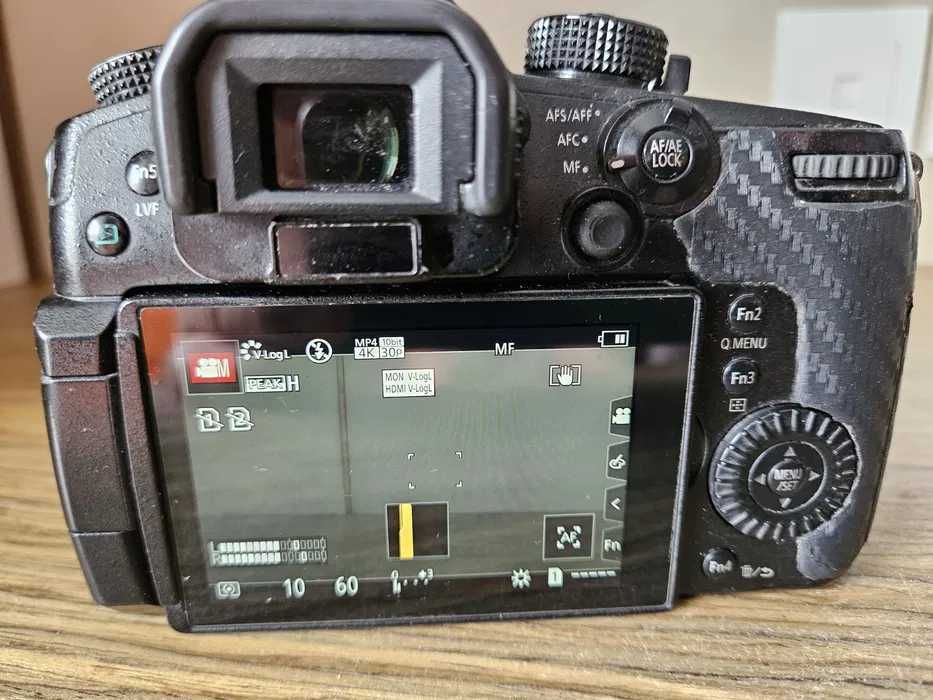 GH5 Lumix G 25 mm f/1.7 ASPH SanDisk Extreme Pro 128 GB V30 Viltrox EF