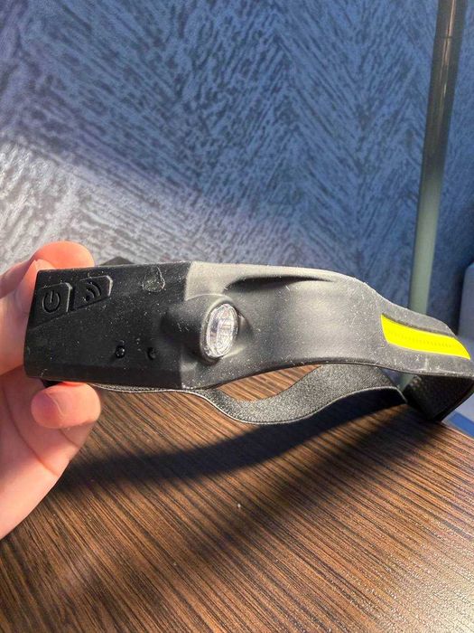 Налобний фонарик