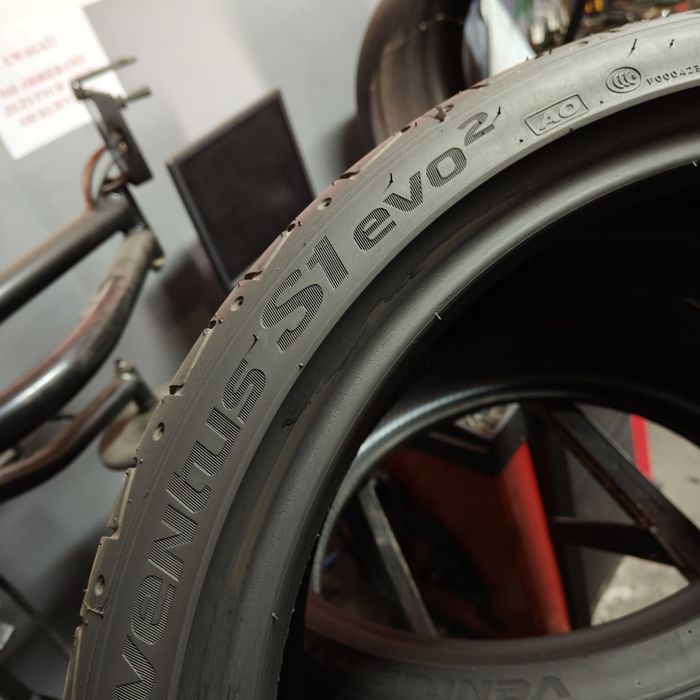 245/35/19 XL Sprzedam parę opon letnich Hankook