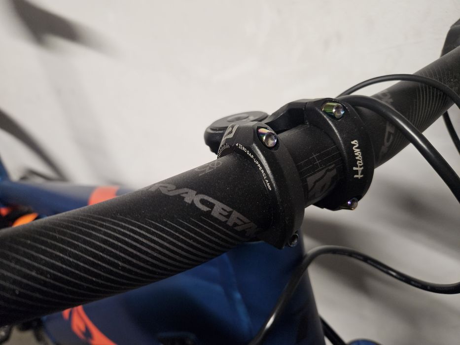 Kierownica race face mostek hassn