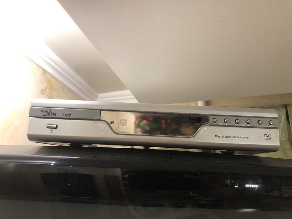 Тюнер супутниковий Cosmo Sat 7100