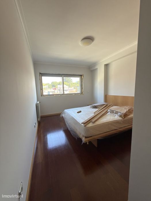 Apartamento T2 com 2 casas de banho e garagem