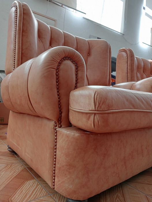 3 Sofás de pele verdadeira castanhos