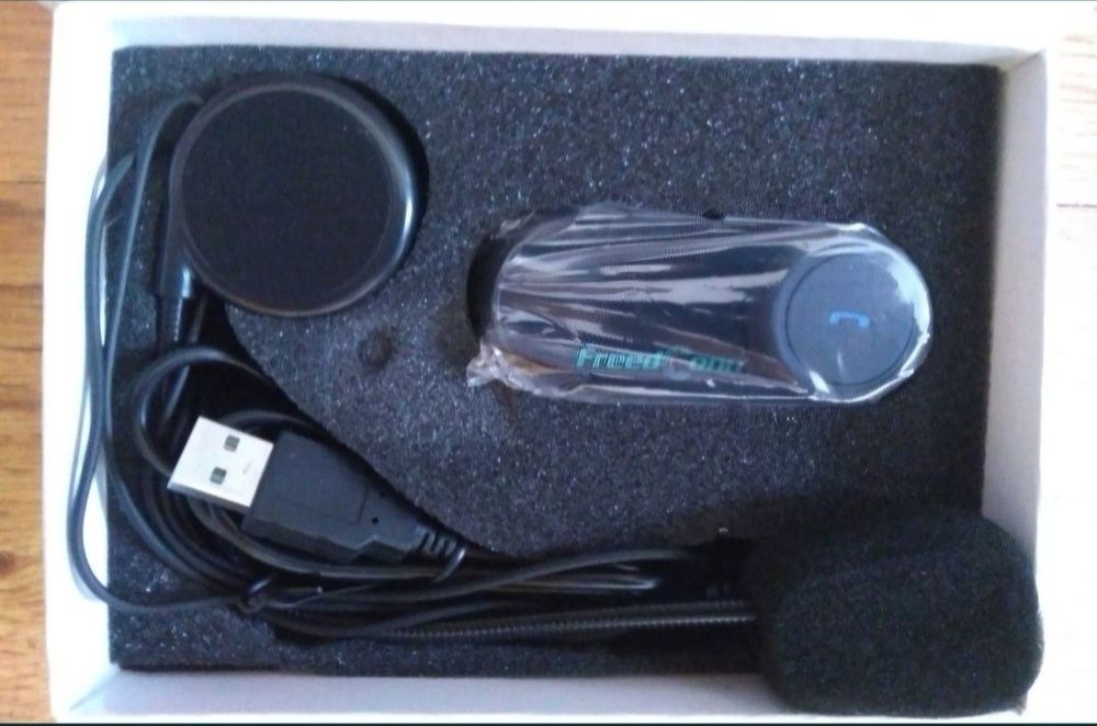 Auricular / Intercomunicador Bluetooth C/RADIO/Motard ( NOVO )