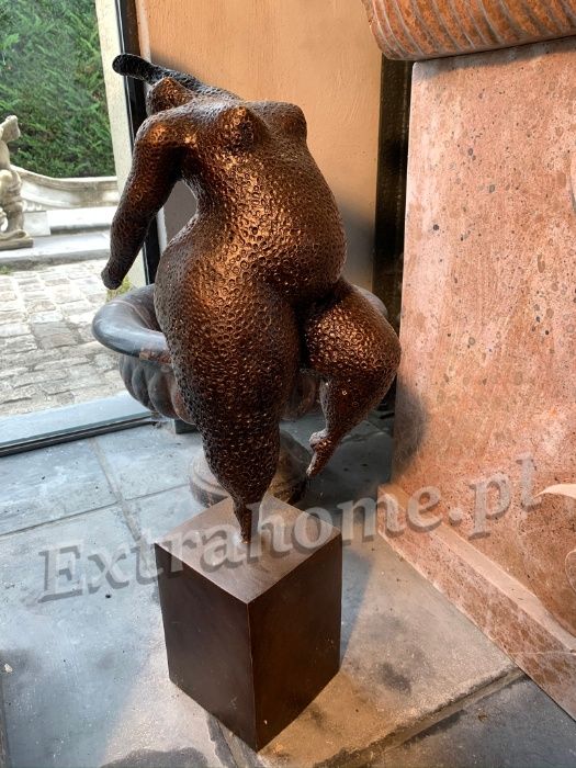 Figura z brązu. Thick lady Nowoczesna kobita w stylu Rubensa H: 84 cm.