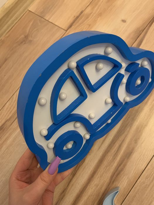 Lampki auto i dinozaur