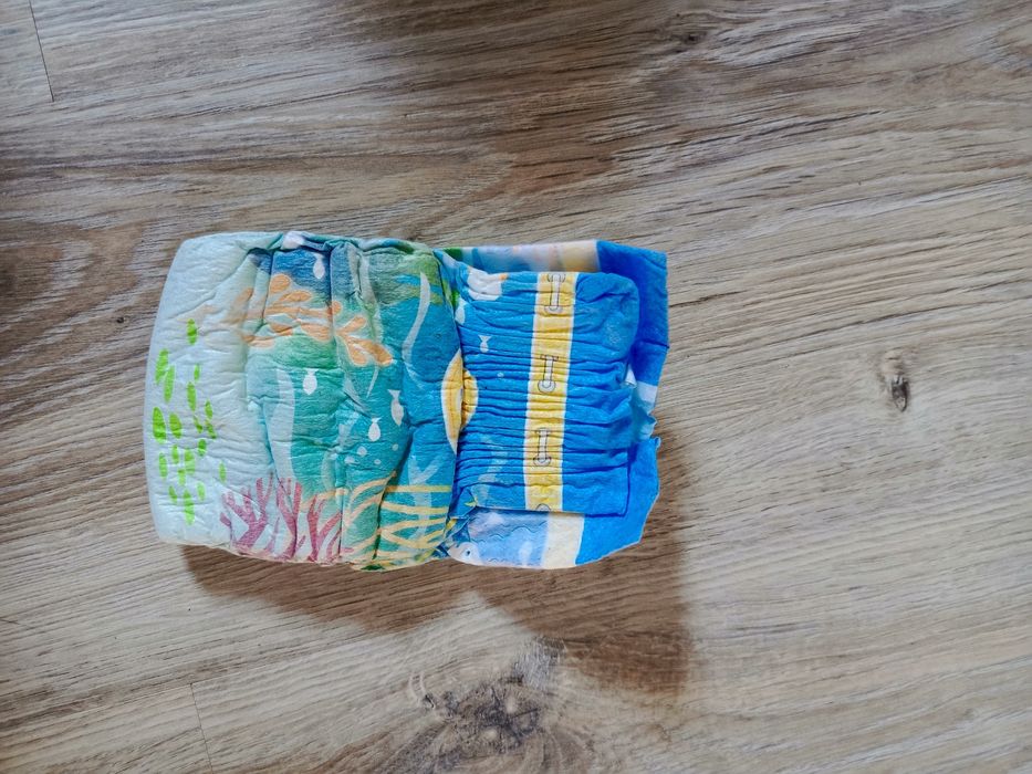 Pieluchy do wody basen dla dziecka noworodka niemowlę huggies