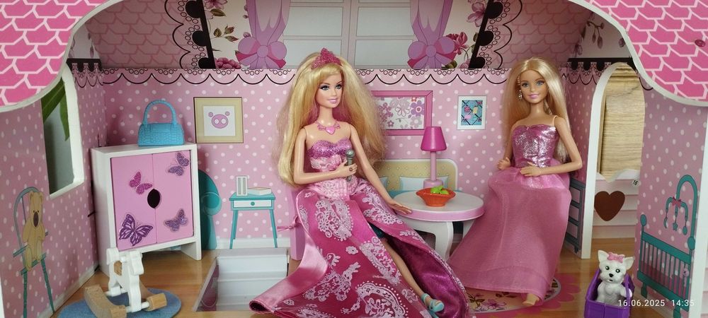 Drewniany domek dla lalek i Barbie z akcesoriami