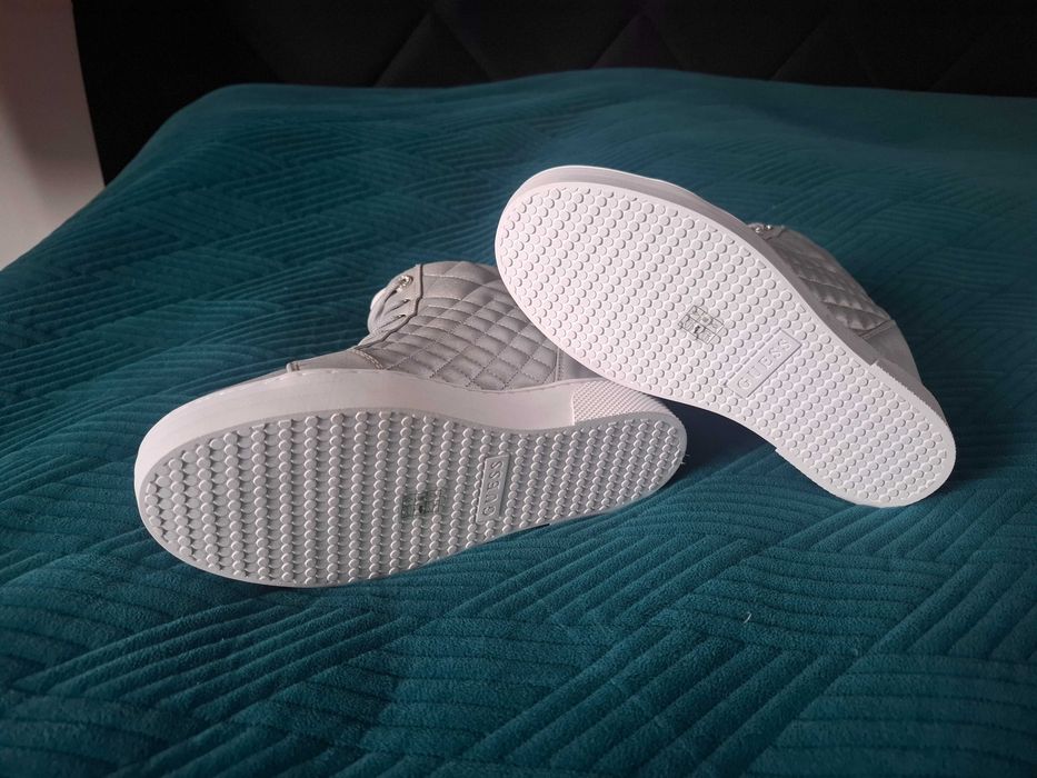 Snakersy Guess srebrne