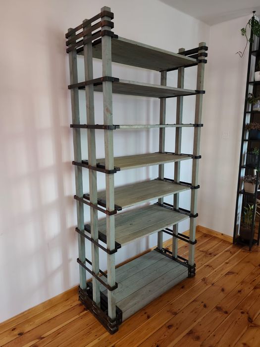 Regał drewniany loftowy