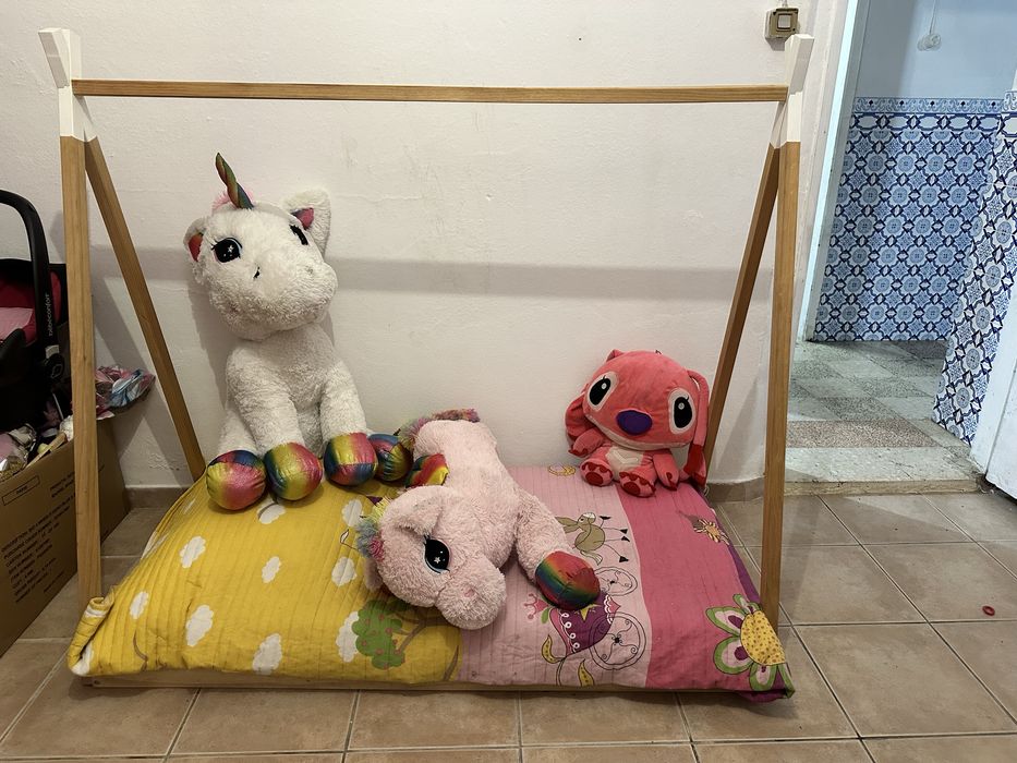 Cama e colchao com pouco uso