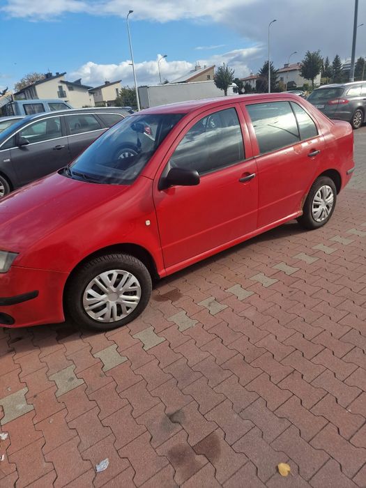 Skoda fabia sedan.