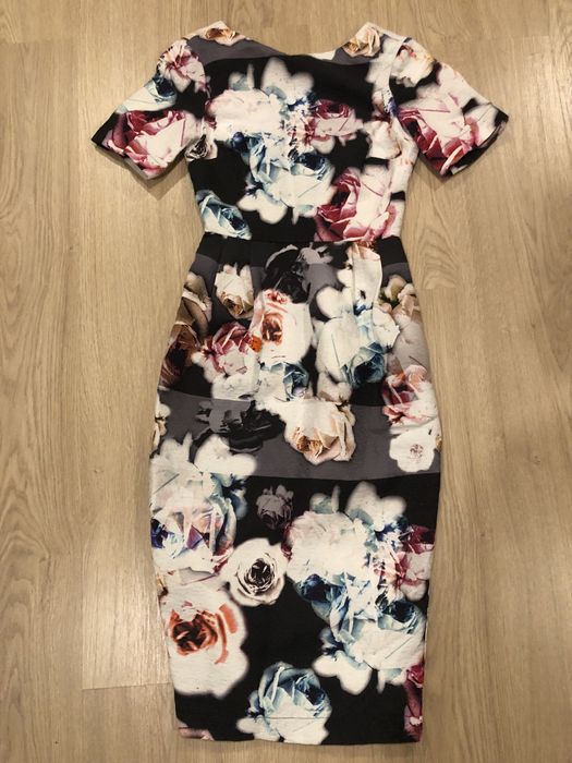 Sukienka damska elegancka kwiaty 32 xxs mała dopasowana