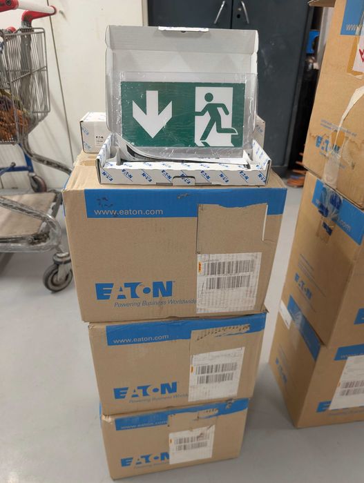 Sinalização de Saída de Emergência Eaton CrystalWay LED LUM17102 - Novo
