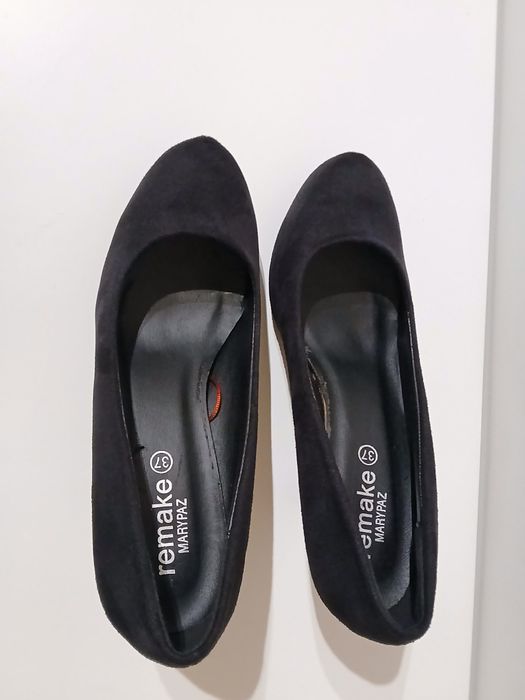Sapatos clássicos pretos