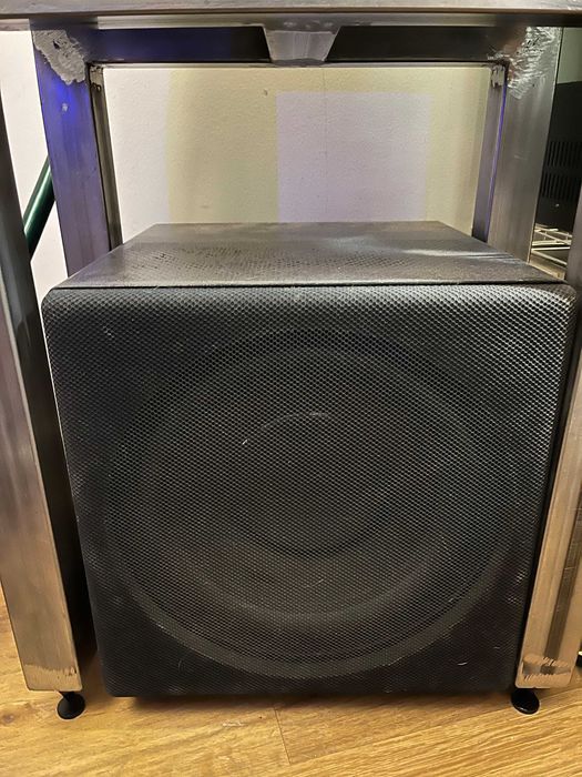 2 (dois) Subwoofers REL Q150E