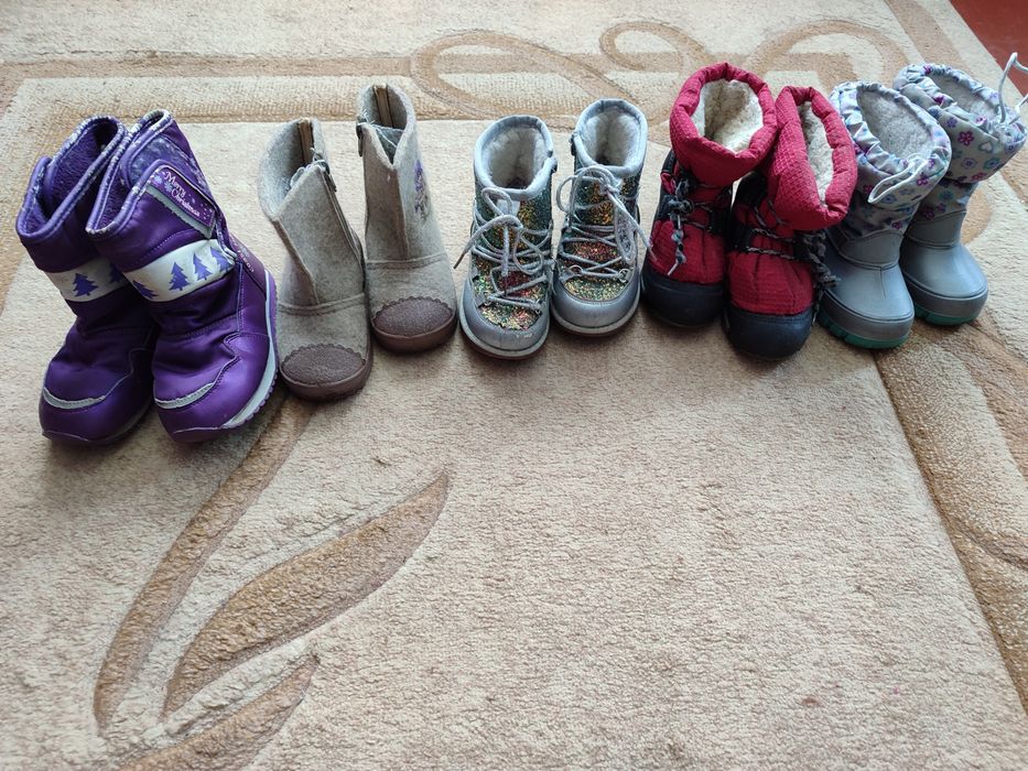 Вещи и обувь 28 размер  бесплатно на девочку 4-5 лет