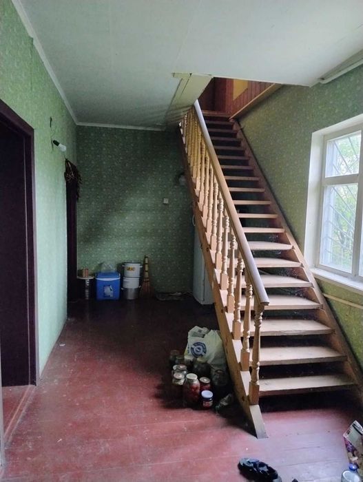 Продаж будинку та земельної ділянки