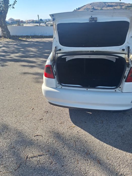 Seat Cordoba 1998 1.0 — photo 4