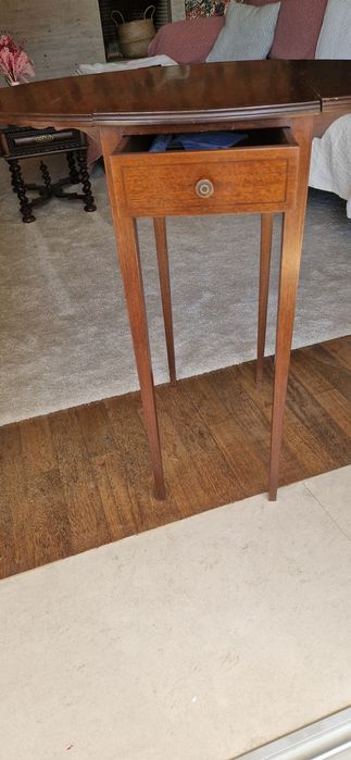 Mesa de Apoio / Pembroke Antiga – Estilo Hepplewhite
