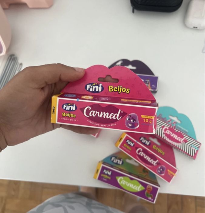 Carmed gloss de varios sabores