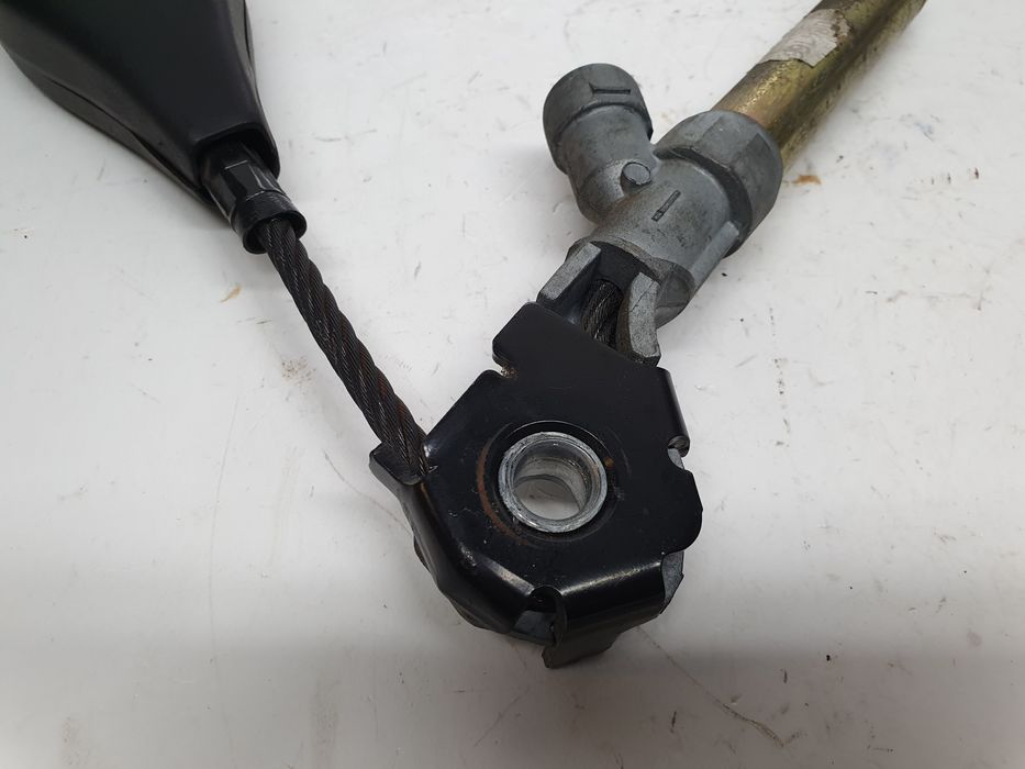 Encaixe de cinto frente esquerdo OPEL Vivaro A Furgão (X83)