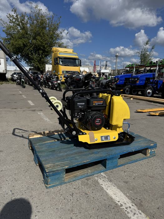 Віброплита двигун Loncin, 80кг. Модель Universal U-084