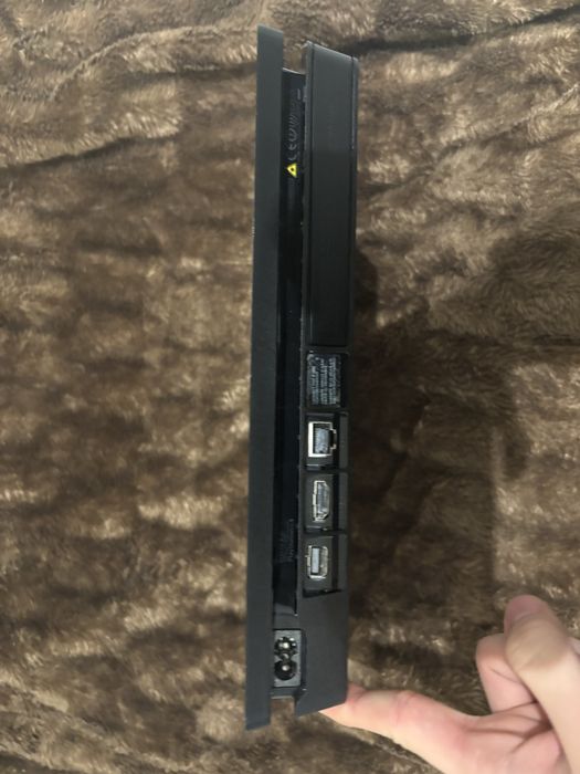 ps4 slim com 1 comando