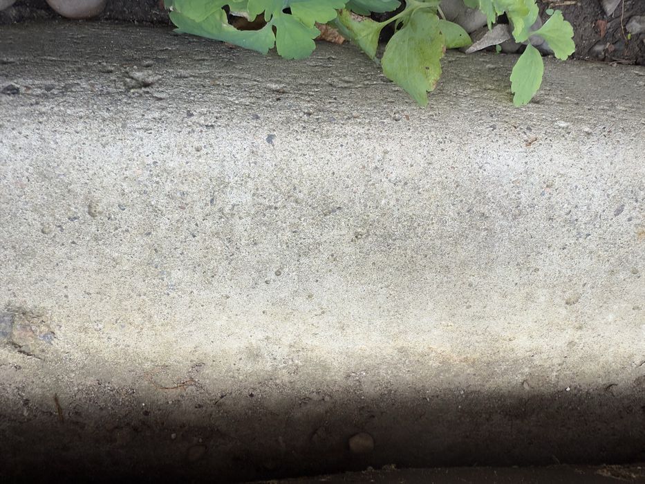 стовп слуп  бетонний 4 метри район пʼяного ринку