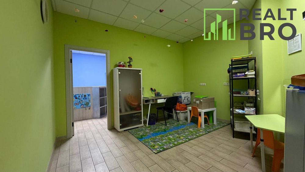 Виставка, 100м, кабінетна система + рецепція