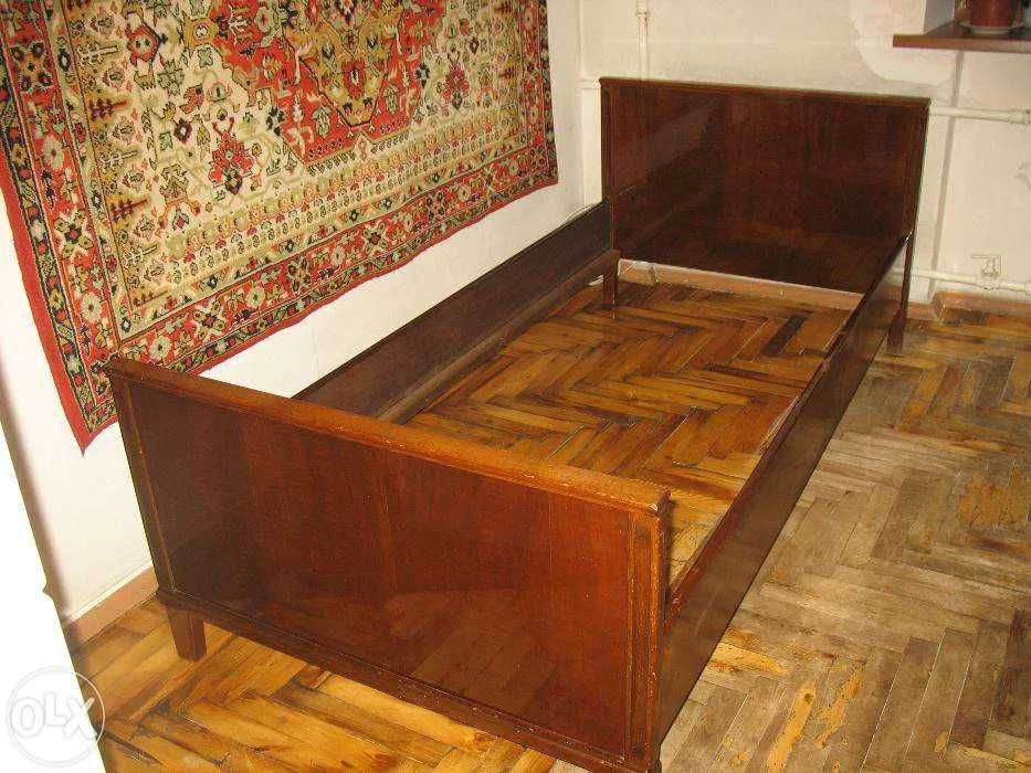 Ліжко дерев 'яне з матрасом