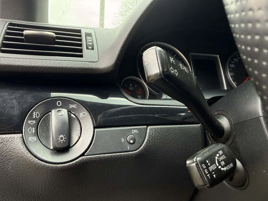 Audi a4 b7 2.0 TDI quattro 2x s-line.