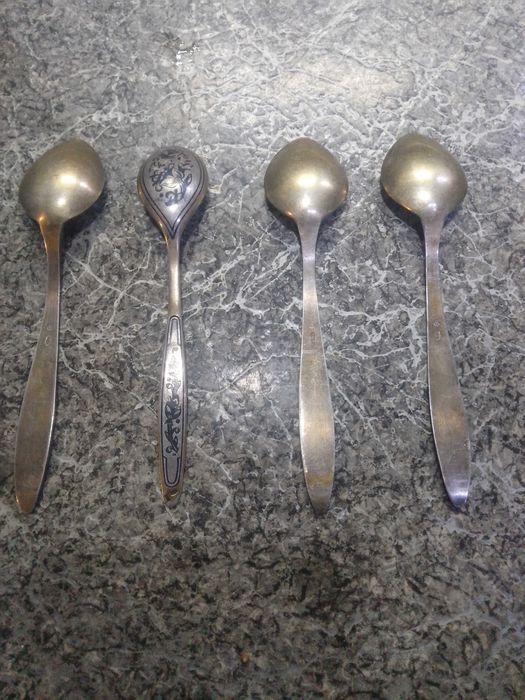 Ложки серебро продам