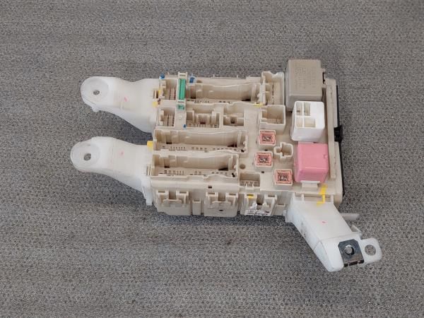 Caixa fusíveis / SAM / BSI TOYOTA Auris Hatchback (_E15_)
