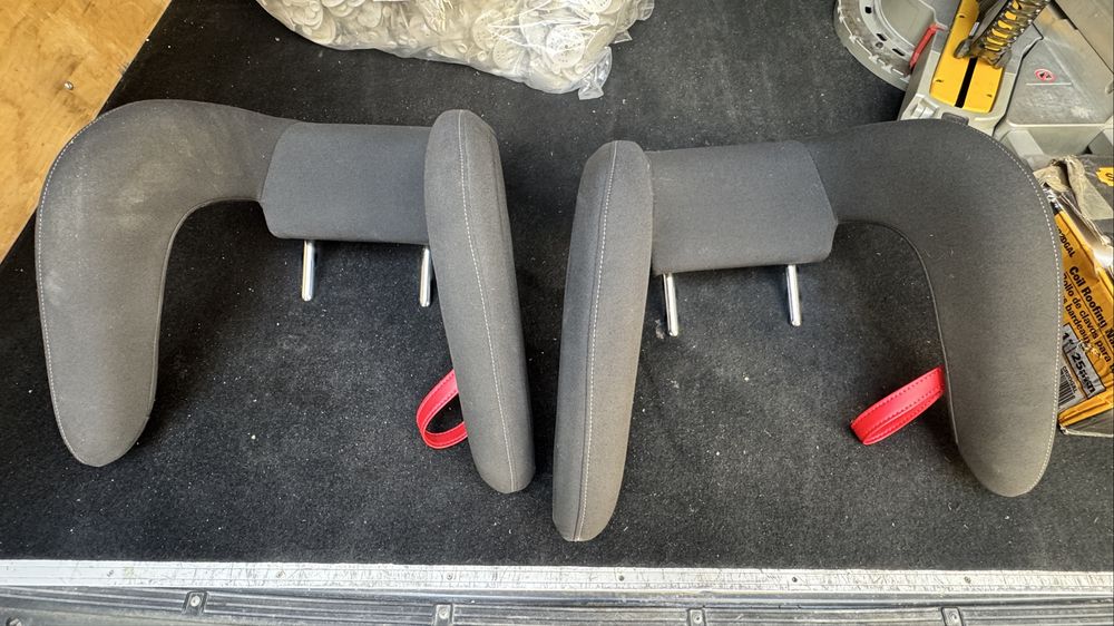 Oryginalne zagłówki zagłowek dziecięce typu rogal VW Tiguan  Sharan Touran Passat Golf
