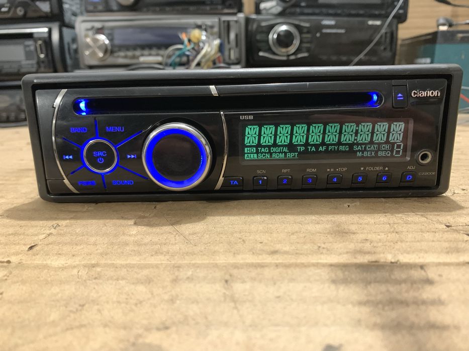 Автомагнітола магнітола Clarion CZ200E