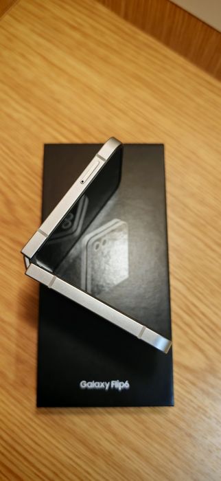Samsung flip6 12/256 silver shadow
