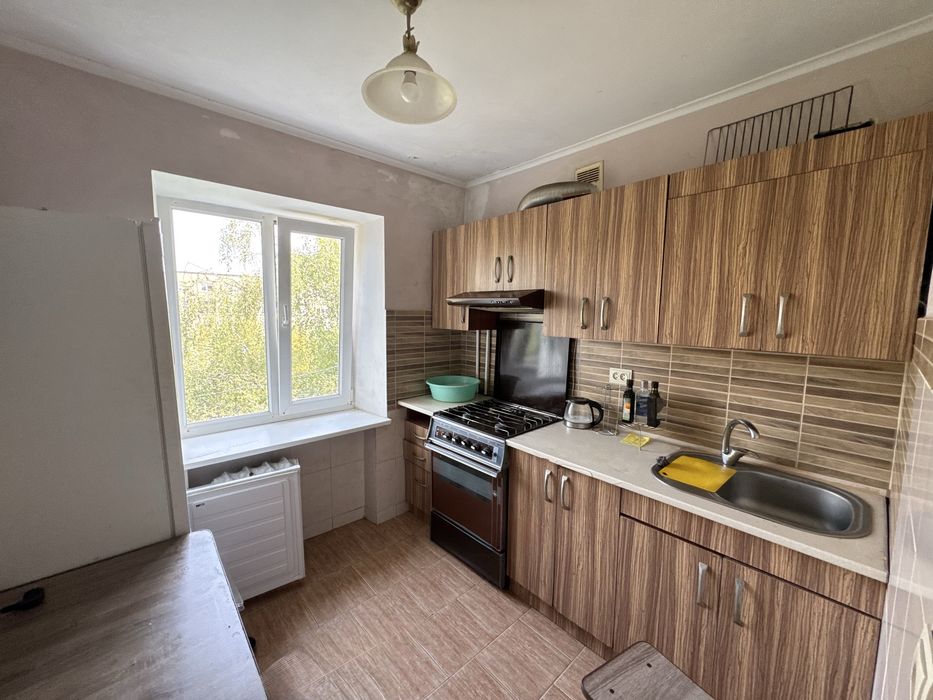 Продаж 2 кімнатної квартири по вул. В. Великого 5