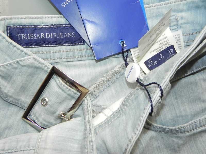 Trussardi niebieskie szorty na LATO 36 NOWE