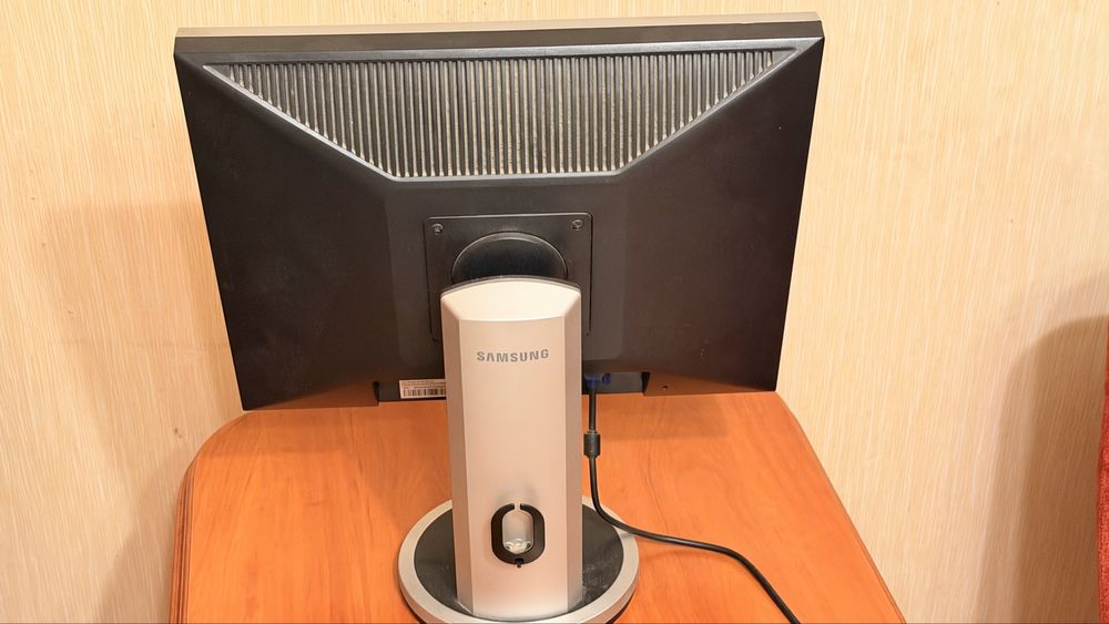 Monitor Samsung 20”