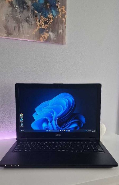 Fujitsu LIFEBOOK E458 - 15.6 - Intel Core i5 - 7200U - 16 GB RAM -500 GB SSD Win 11 Pro e Office