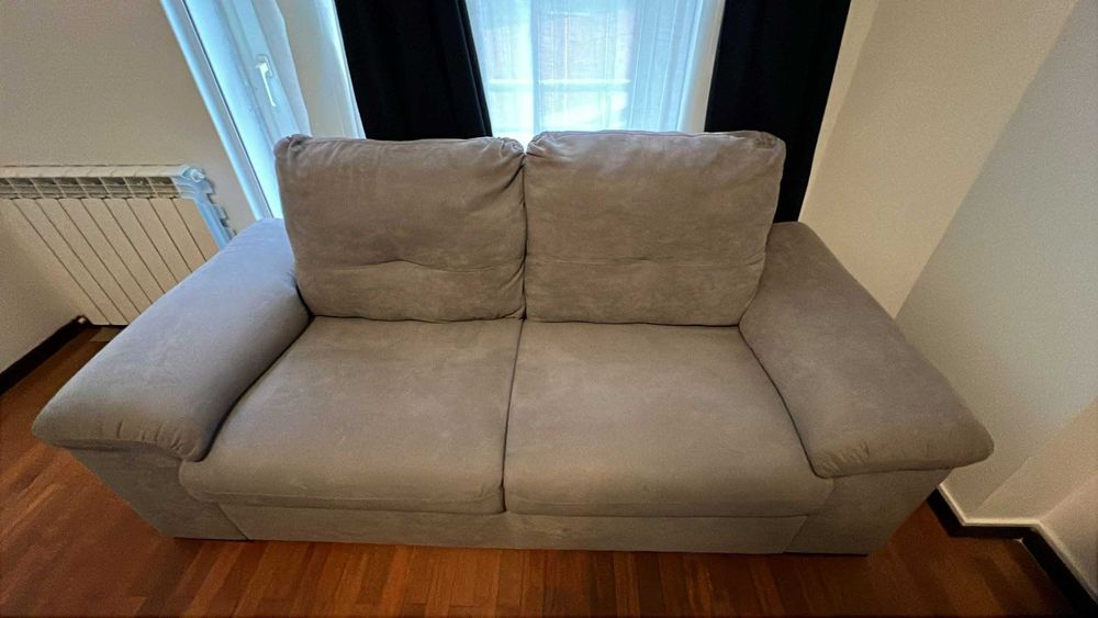 Sofá com 2m de largura, pouco usado em bom estado.