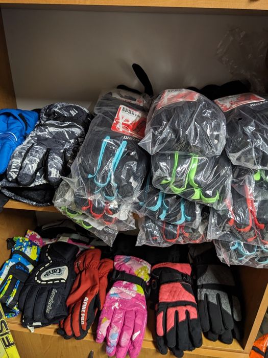 Прокат лижі, сноуборди, черевики, оренда лижного одягу, шоломів, масок