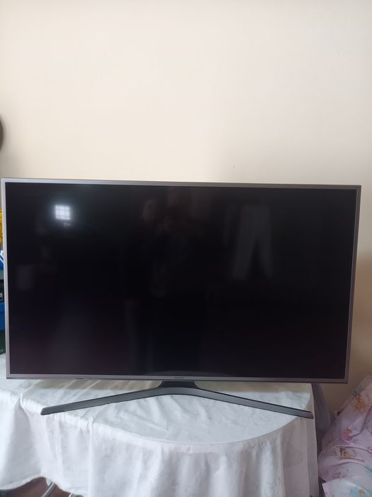 Vendo tv Samsung 50 polegadas  4 K UHD -como nova, sem riscos comando original.