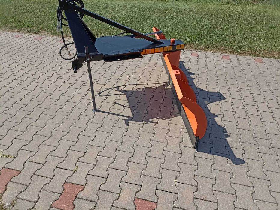 Do śniegu pług obrotowy 360° mocowany na TUZ ciągnika