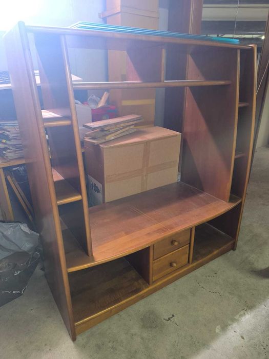 Móvel em cerejeira de TV