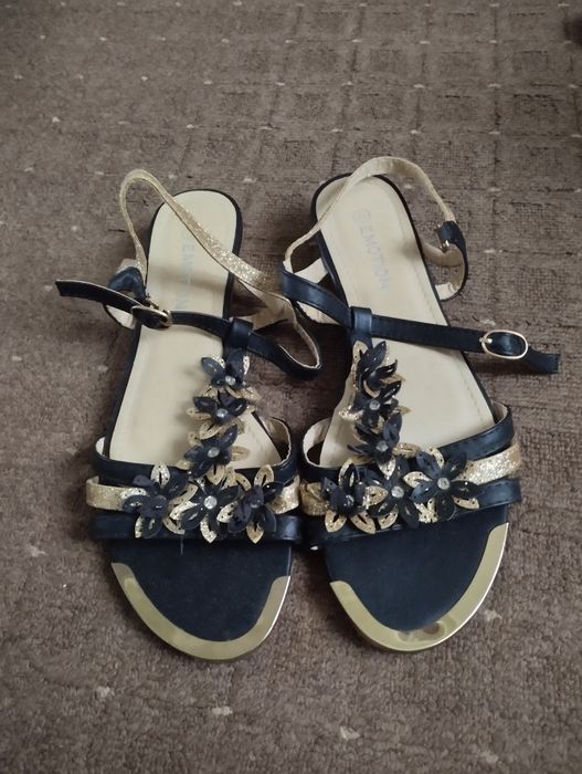 Продам взуття !!!